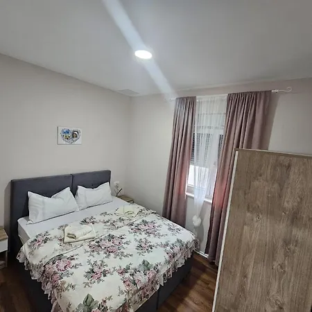 Apartment Centre *