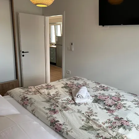 Apartment Centre *