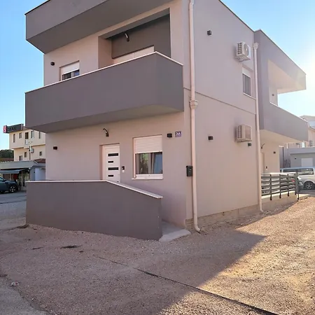 Centre *